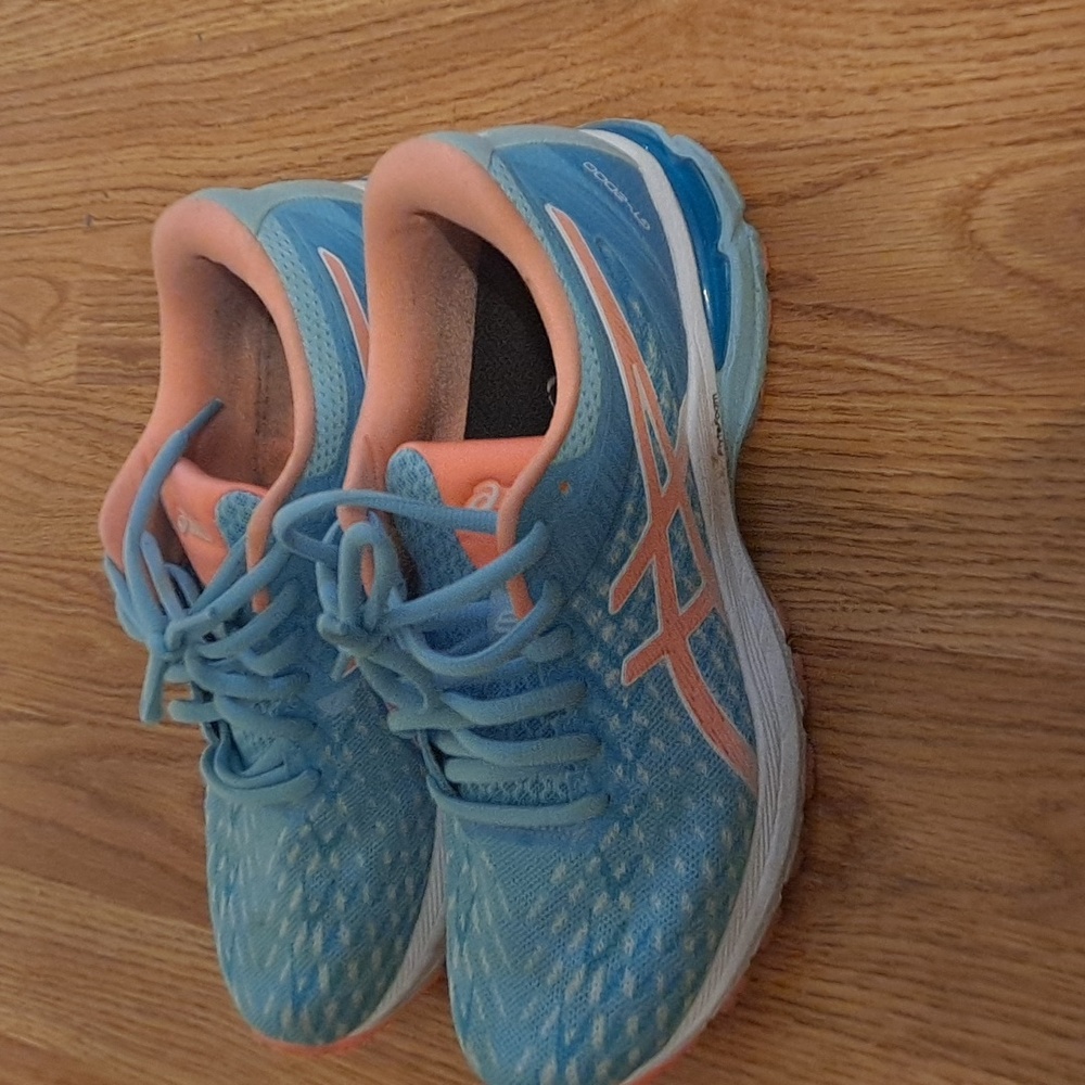 Used women asics sneakers